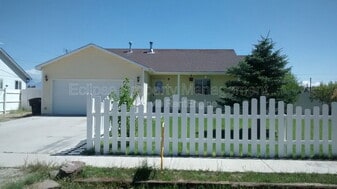 1840 Edison Ave in Alamosa, CO - Building Photo