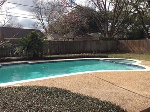 147 Camellia St in Sugar Land, TX - Foto de edificio - Building Photo