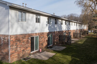 Colony East Apartments in Mt. Pleasant, MI - Foto de edificio - Building Photo