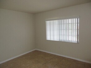 1328 SE 8th Ave, Unit 1328 SE 8th Ave #203 in Cape Coral, FL - Foto de edificio - Building Photo