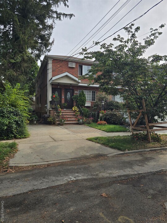 137-19 Southgate St in Queens, NY - Building Photo