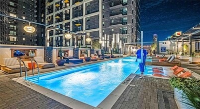 1301 Spring St NW in Atlanta, GA - Foto de edificio - Building Photo