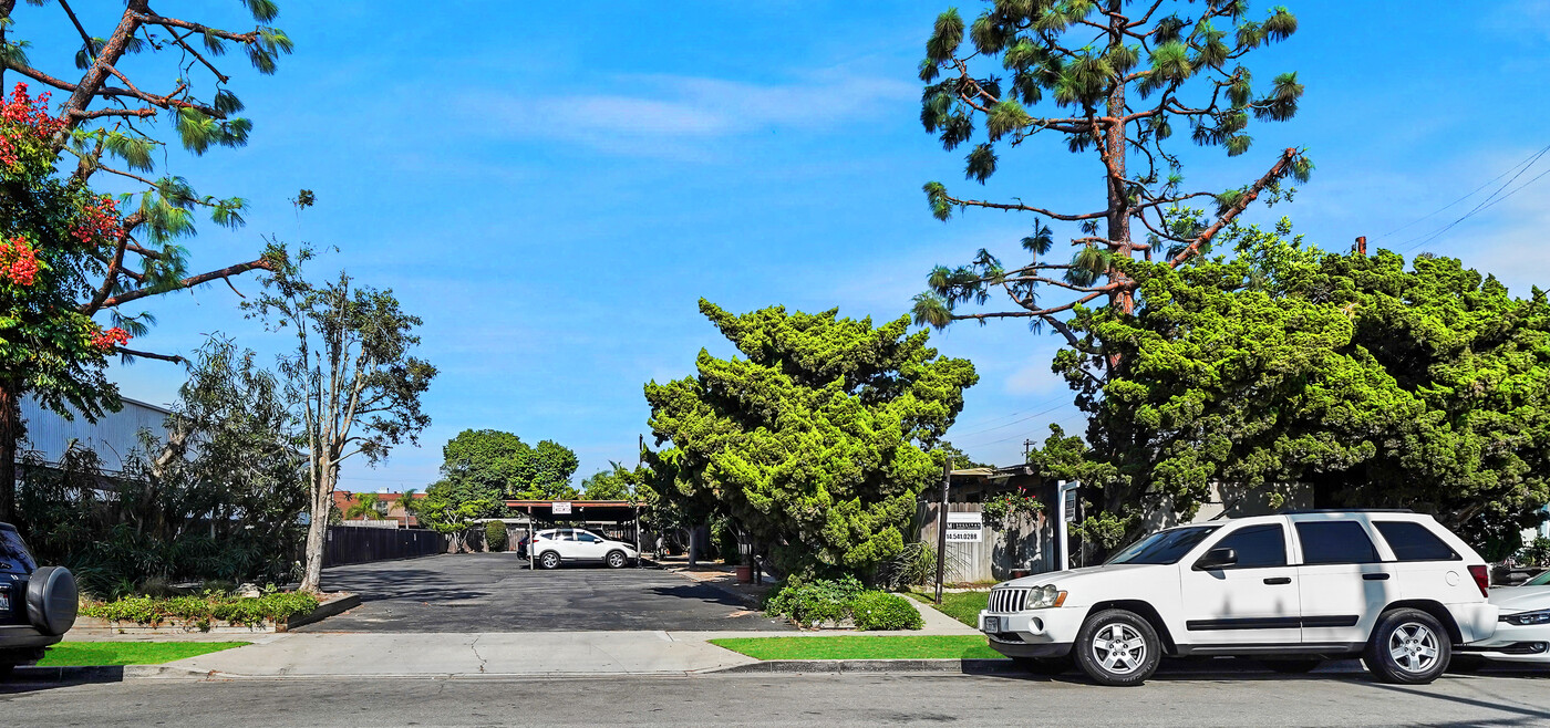 314 Ogle St in Costa Mesa, CA - Building Photo