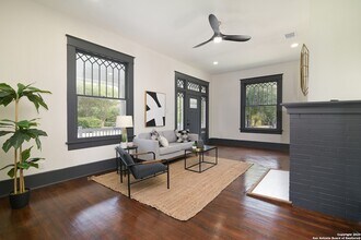 207 Loretta Pl in San Antonio, TX - Building Photo - Building Photo