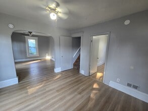 206 Baltimore St in Waterloo, IA - Building Photo - Building Photo