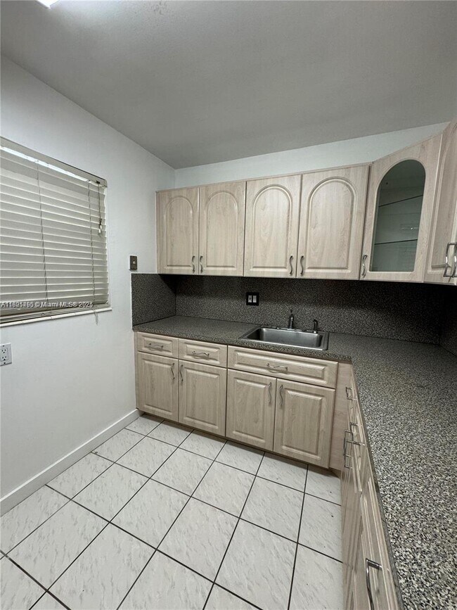 7787 SW 86th St in Miami, FL - Building Photo - Building Photo