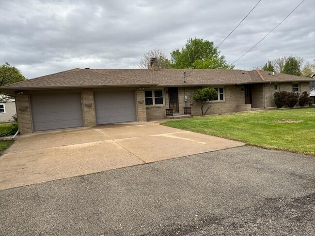 403 Oak St in North Utica, IL - Building Photo - Building Photo