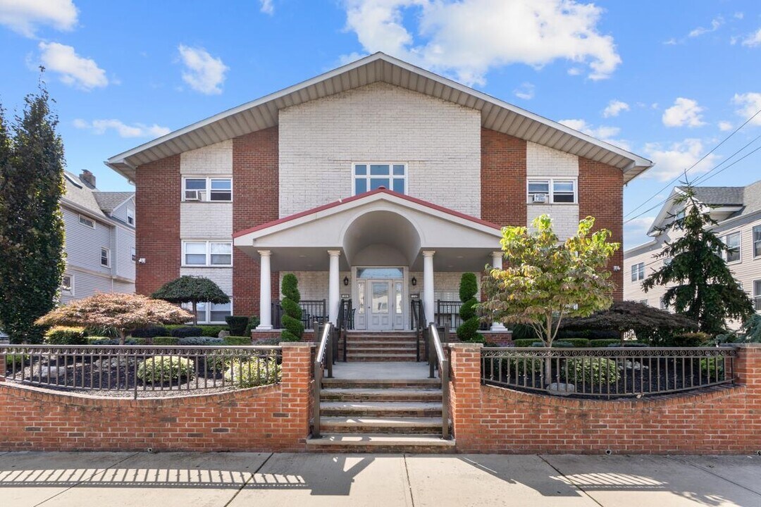 34 E 32nd St in Bayonne, NJ - Foto de edificio