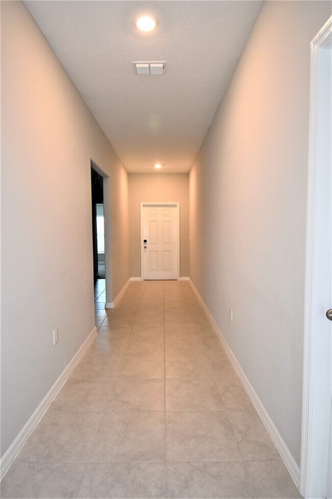 9323 Channing Hill Dr in Sun City Center, FL - Building Photo - Building Photo