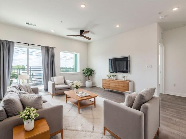 property at 4802 S Congress Ave