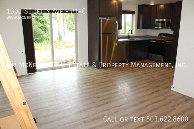 1301 SE Jetty Ave in Warrenton, OR - Building Photo - Building Photo