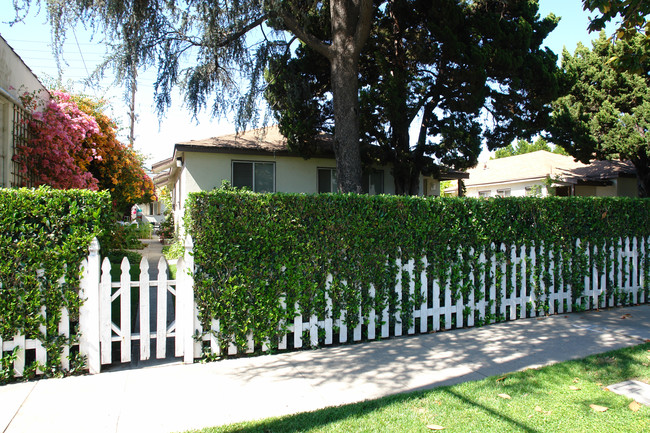 669 Ivy St in Glendale, CA - Foto de edificio - Building Photo