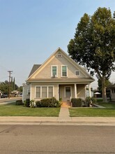 1444 Evergreen St in Selma, CA - Building Photo - Building Photo