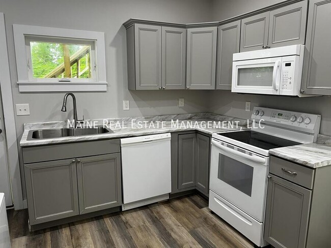 318 Essex St in Bangor, ME - Building Photo - Building Photo