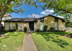 209 Los Santos Dr in Garland, TX - Building Photo