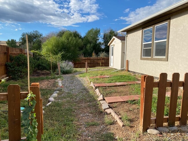 883 Vineyard Ave in Palisade, CO - Building Photo - Building Photo