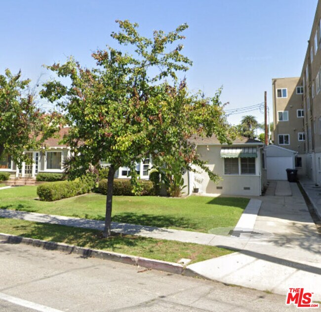 240 Junipero Ave in Long Beach, CA - Building Photo - Building Photo