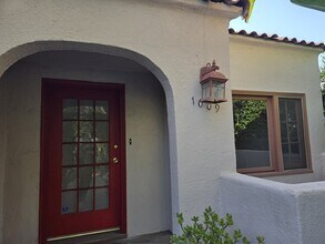 1009 Havenhurst Dr in Los Angeles, CA - Building Photo - Building Photo