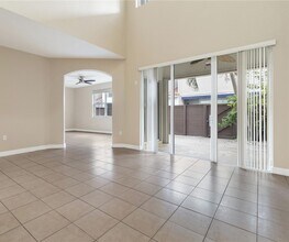 8562 NW 108th Ave in Doral, FL - Building Photo - Building Photo