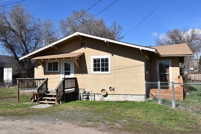 2422 Wiard St in Klamath Falls, OR - Building Photo - Building Photo