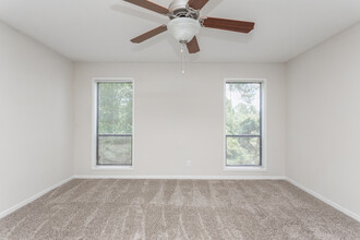 Harbour Club Apartments in Macon, GA - Building Photo - Interior Photo