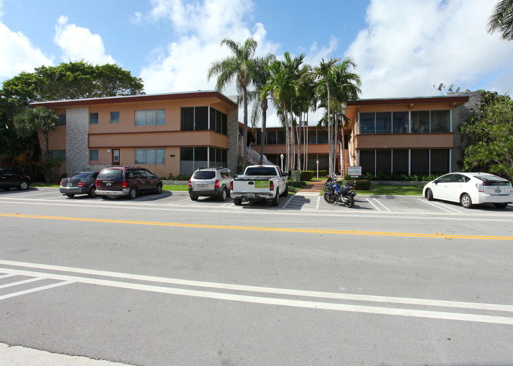 Capri Apartments in Bay Harbor Islands, FL - Building Photo