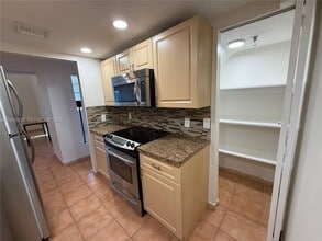 10641 SW 108th Ave in Miami, FL - Building Photo - Building Photo