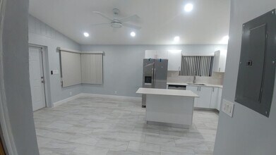 2239 Polk St in Hollywood, FL - Building Photo - Building Photo