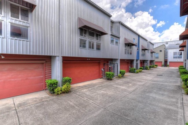 property at 1716 W Dallas St