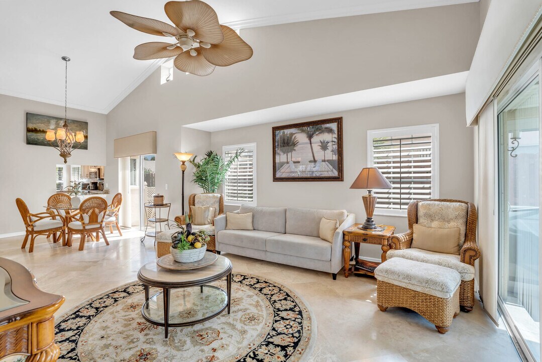 2516 Sailors Way in Naples, FL - Building Photo