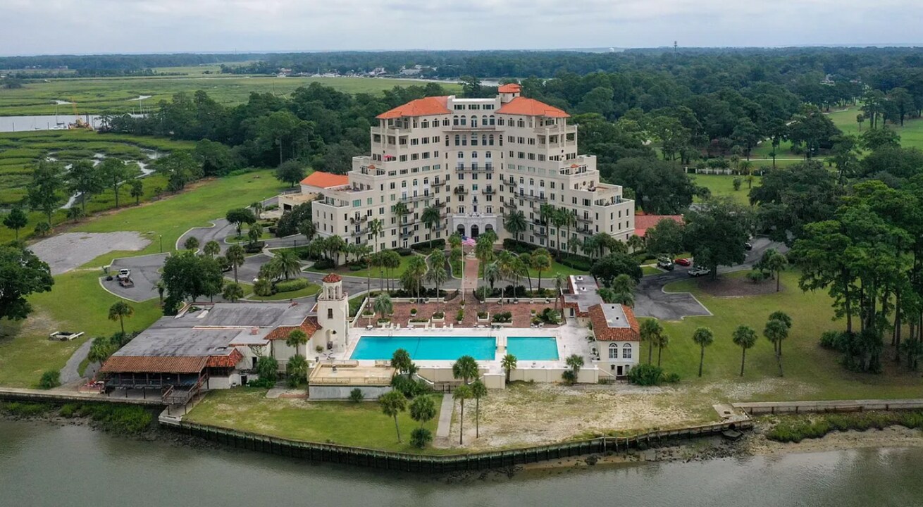 700 Wilmington Island Rd in Savannah, GA - Foto de edificio