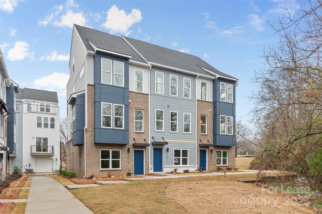 1011 Kokomo Ln in Charlotte, NC - Building Photo