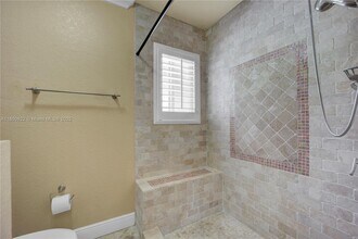 7905 SW 161st St in Palmetto Bay, FL - Building Photo - Building Photo