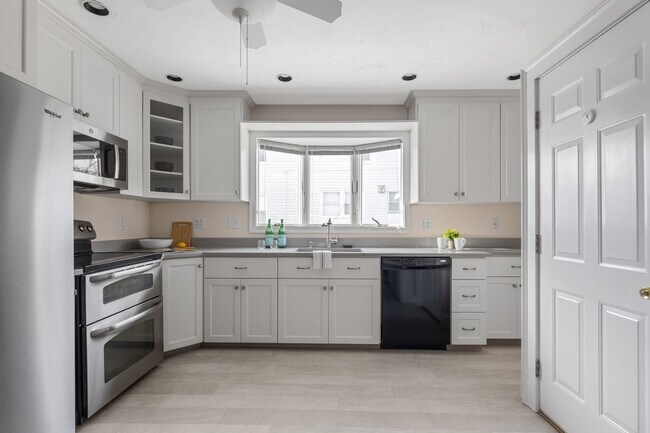 324 Beech St, Unit 1 in Boston, MA - Foto de edificio - Building Photo