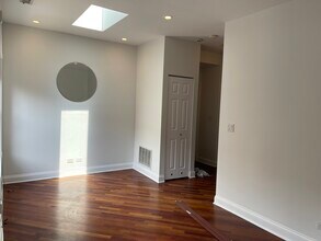 904 W Winona St, Unit 3S in Chicago, IL - Building Photo - Building Photo