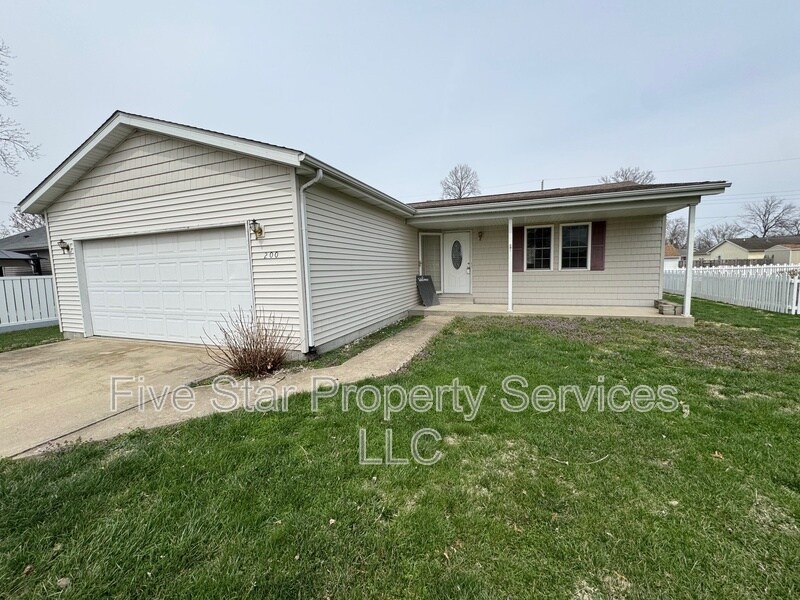 200 Hickory St in Kincaid, IL - Building Photo