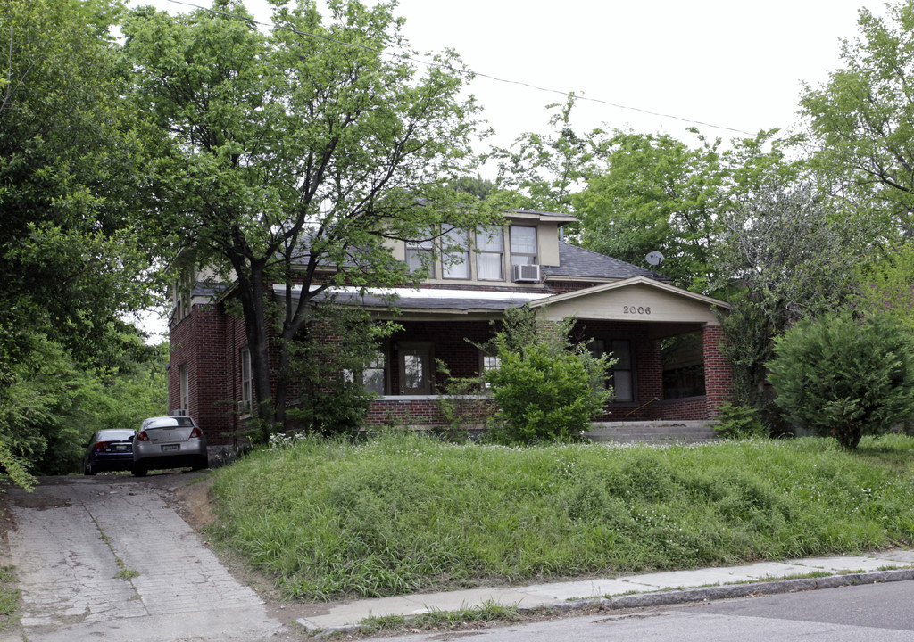 Young Fourplex in Memphis, TN - Foto de edificio