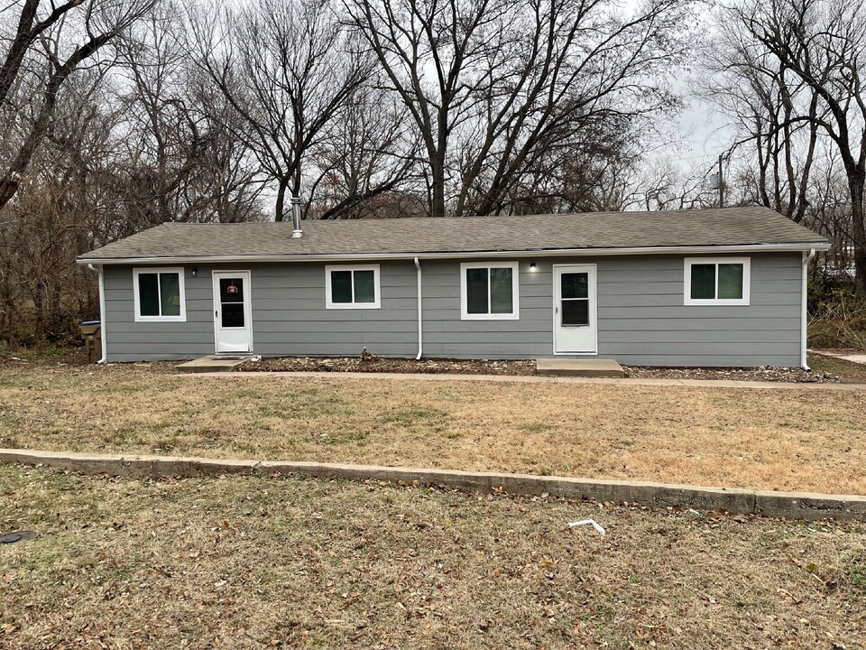 1402 N Nixon Ave in Derby, KS - Building Photo