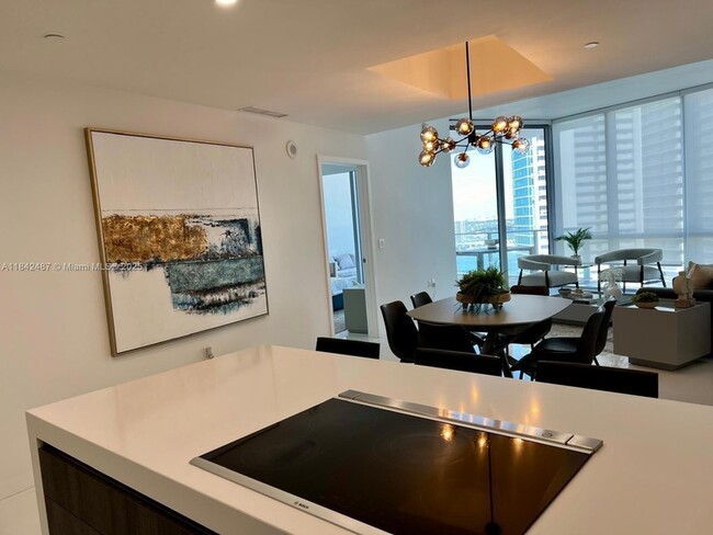 851 NE 1st Ave, Unit 2309 in Miami, FL - Building Photo - Building Photo