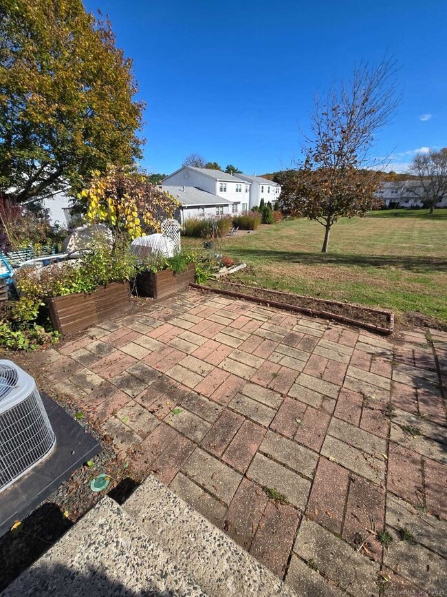9 Ambassador Dr in Manchester, CT - Building Photo - Building Photo