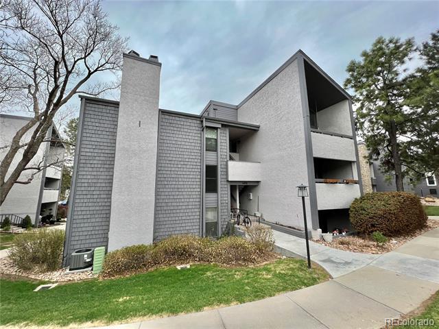 6410 S Dayton St in Englewood, CO - Building Photo