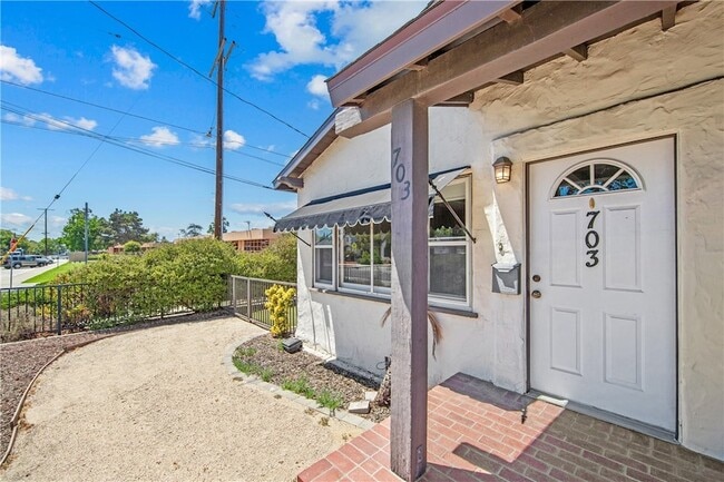 703 E Walnut Ave in Orange, CA - Building Photo - Building Photo
