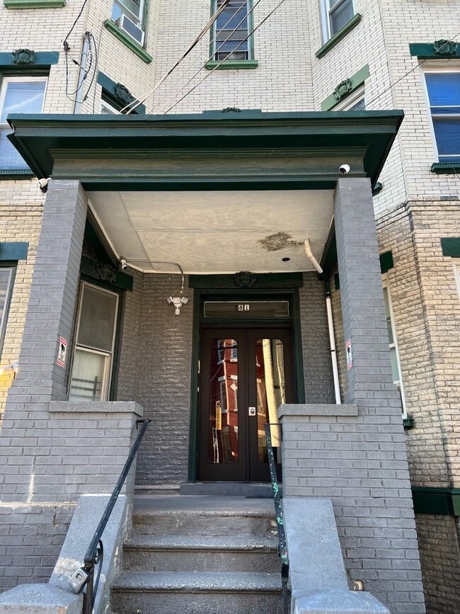 381 Baldwin Ave in Jersey City, NJ - Building Photo - Building Photo