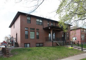121 Niagara St in Eau Claire, WI - Building Photo