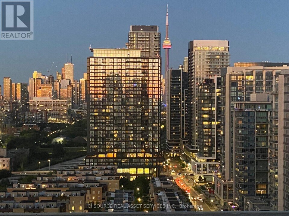 150 E Liberty St in Toronto, ON - Building Photo