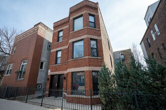 2013 N Hoyne Ave, Unit 1F in Chicago, IL - Building Photo - Building Photo