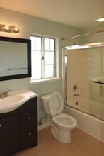 1013 Woodside Rd in Redwood City, CA - Building Photo - Building Photo