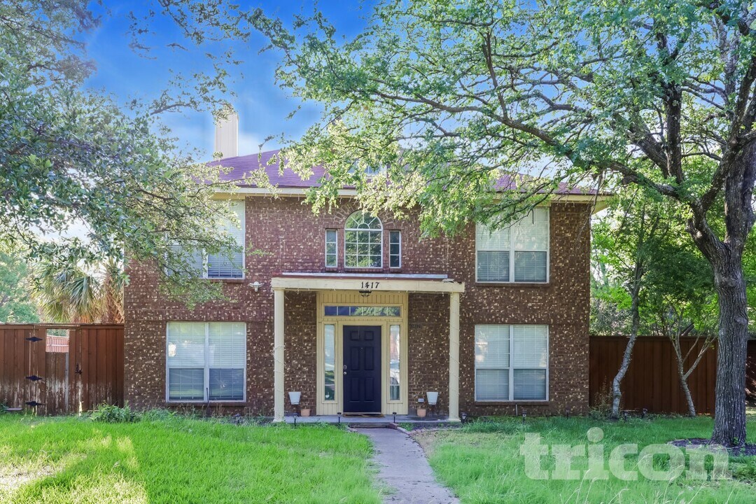 1417 Baker Dr in Cedar Hill, TX - Building Photo