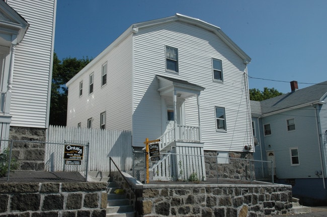 61-63 Aborn St in Peabody, MA - Foto de edificio - Building Photo