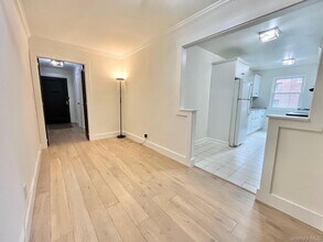 450 Pelham Rd in New Rochelle, NY - Building Photo - Building Photo